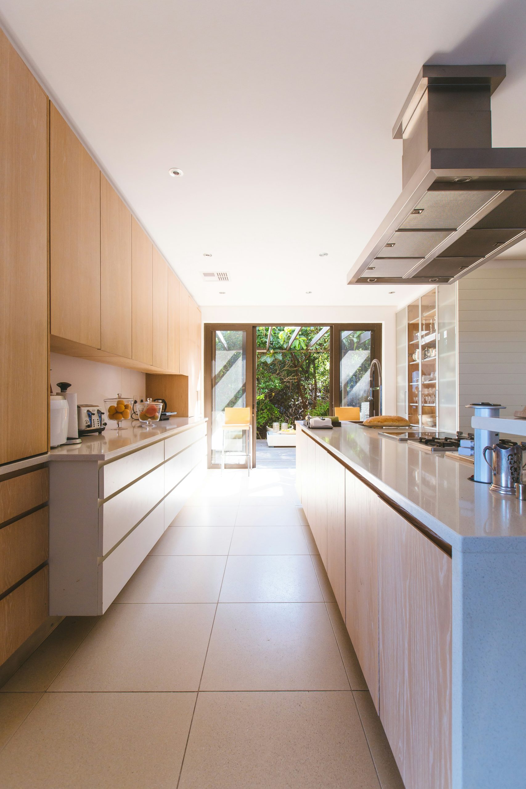 Efficient and modern example of a modular kitchen layout